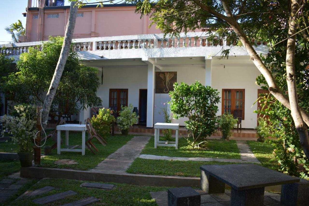 Aroma Guest House มิริสซา ภายนอก รูปภาพ
