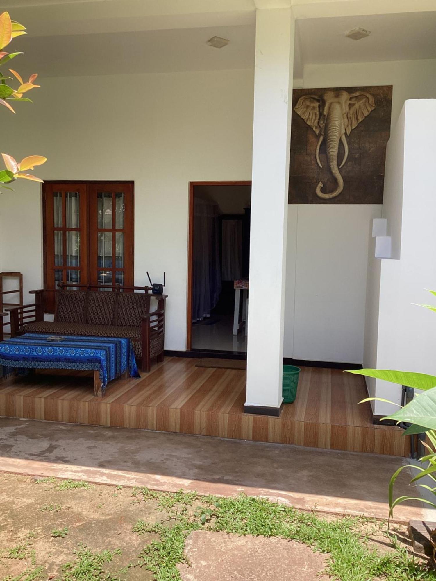 Aroma Guest House มิริสซา ภายนอก รูปภาพ